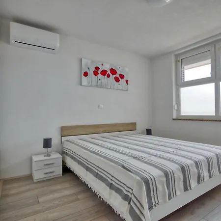 Marina With Sea View 普拉